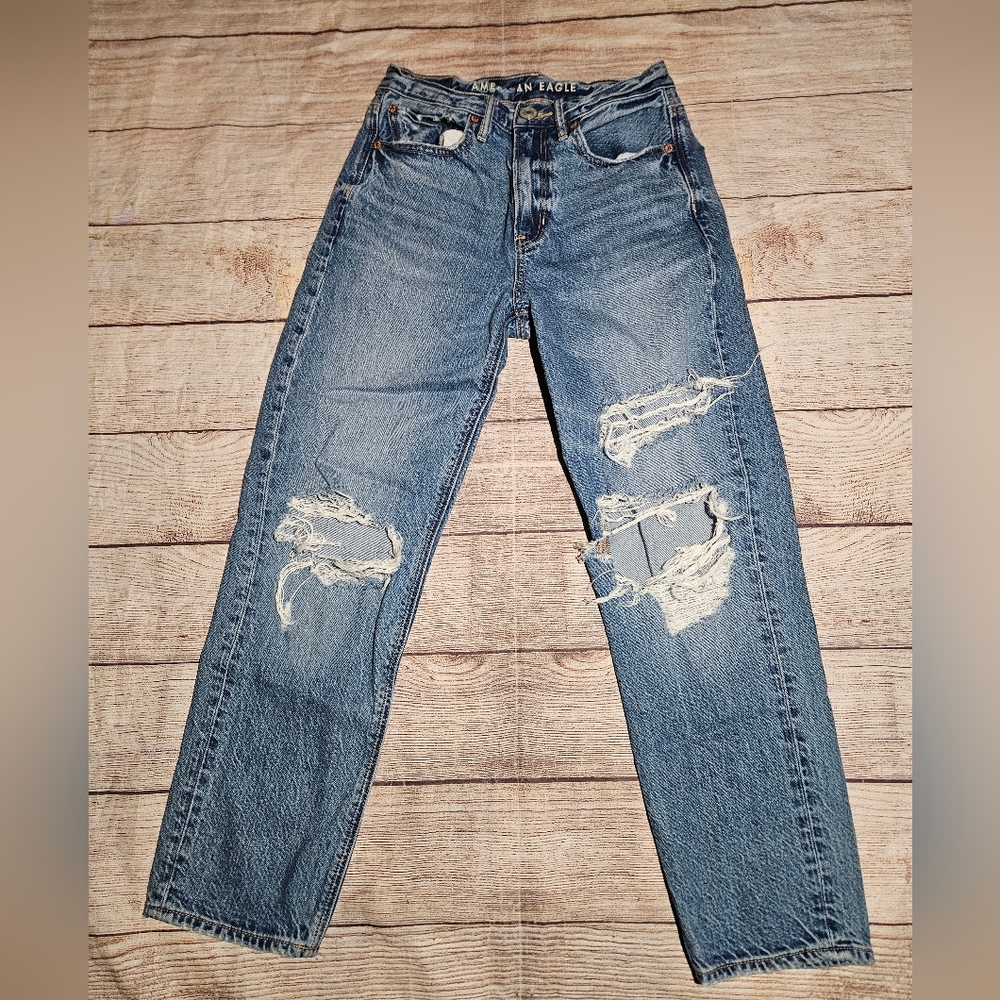 American Eagle Ripped Distressed 90's Boyfriend Straight Leg Jean's 00 Short